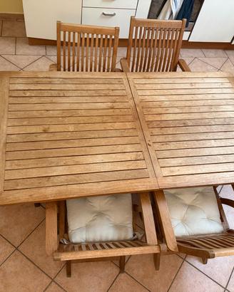 Tavolo in teak e sedie con braccioli