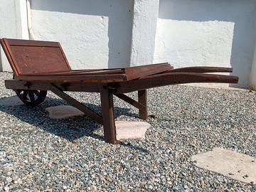 Antica cariola in legno