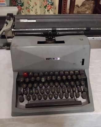 Macchina da Scrivere Olivetti 82 Vintage Anni '70
