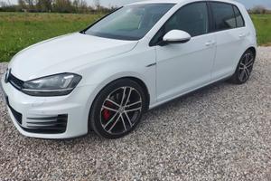 Volkswagen Golf 7 GTD 2.0 TDI DSG 5p. BlueMotion 1