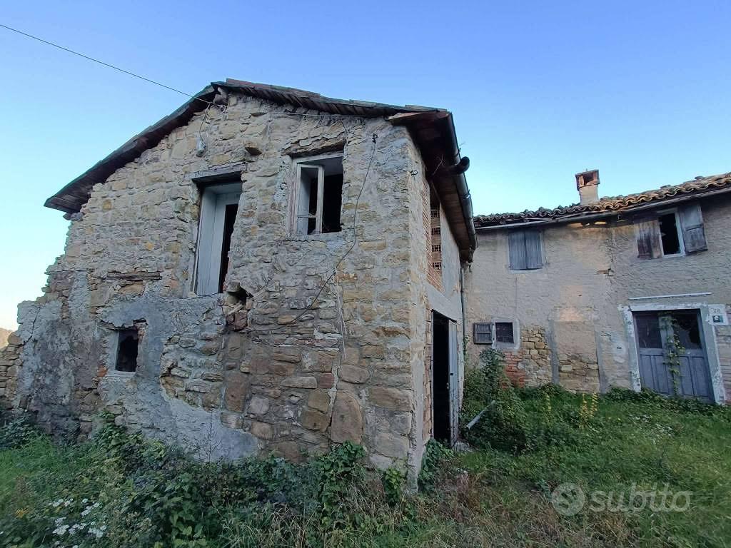 Rustico / Casale di 300 m² con box auto a Casina - Vista 2