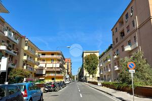 6 LOCALI A NAPOLI