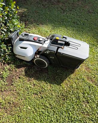 Robot tagliaerba