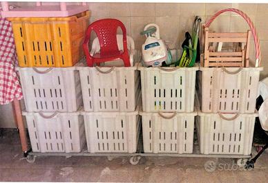 contenitori  in plastica