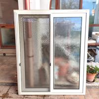 Finestra con doppia anta scorrevole