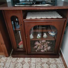 Porta -Tv con mini  vetrina. 