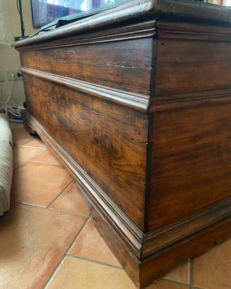 Cassapanca d’epoca in legno massello restaurata