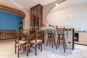 AMPIO BILOCALE IN ZONA CENTRALE SENZA SPESE