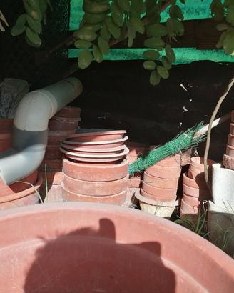 Vasi da giardino in terracotta e plastica