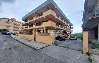 TRILOCALE OLTRE ACCESSORI A PACE DEL MELA.