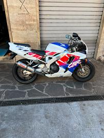 Honda cbr 900 RR sc28