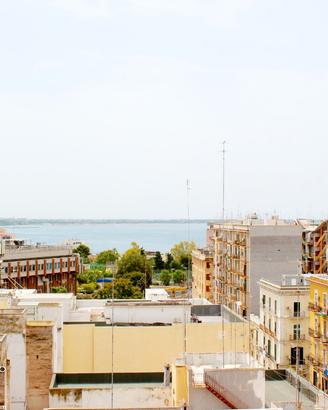 Panoramico appartamento in Via Crispi