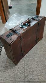 valigia vintage di cuoio