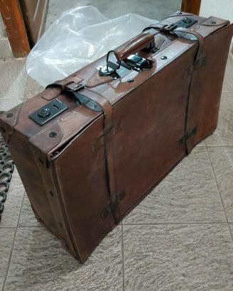 valigia vintage di cuoio