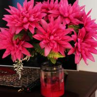 collezione di fiori e rose bianche artificiali