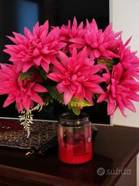 collezione di fiori e rose bianche artificiali