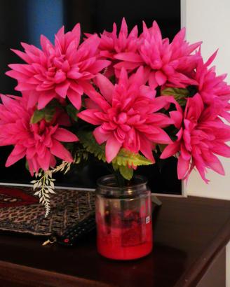 collezione di fiori e rose bianche artificiali