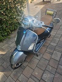 Vespa 300 gts hpe