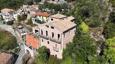 Dimora storica in asta a Sanremo con vista mare e