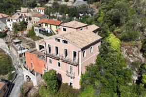 Dimora storica in asta a Sanremo con vista mare e