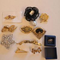 11 spille di bigiotteria, da giacca, anni '80