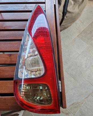 Faro Toyota Yaris Verso 