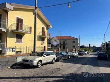 VILLA A SCHIERA D'ANGOLO A GIARRE