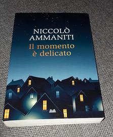 Libro di Niccolò Ammaniti Il momento è delicato 