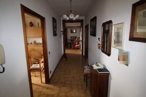 Villa di 130 m² con 5 locali e box auto a Bucine