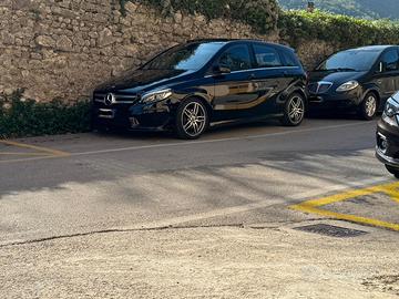 Mercedes B200d  4 MATIC premium AMG - Tetto - LED