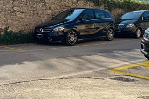 Mercedes B200d  4 MATIC premium AMG - Tetto - LED