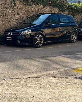 Mercedes B200d  4 MATIC premium AMG - Tetto - LED