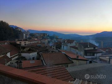 Immobile su tre livelli con giardino240mq