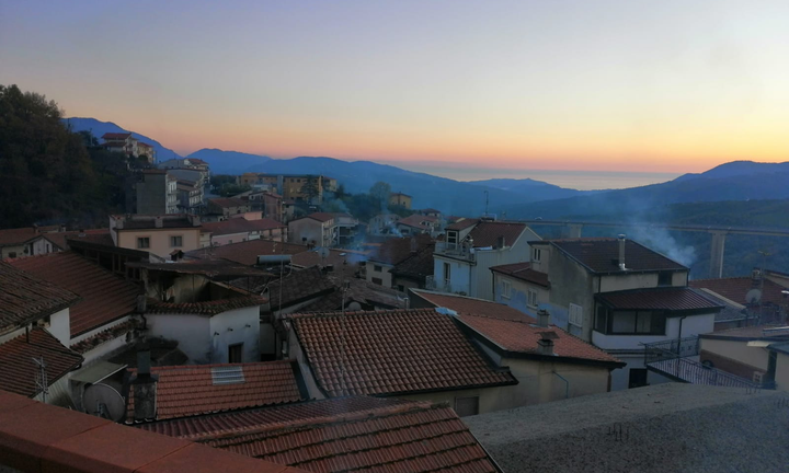 Immobile su tre livelli con giardino240mq