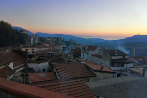 Immobile su tre livelli con giardino240mq