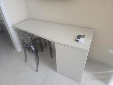 scrivania con vano frigorifero 