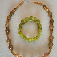 Collana di cristalli e pietre verdi con bracciale