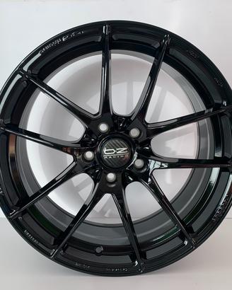 Cerchi in lega OZ Racing Leggera HLT 8x18 Yaris GR