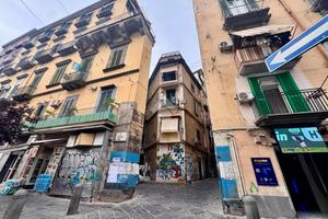 MONOLOCALE A NAPOLI