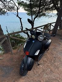 Piaggio Vespa 300 GTS - 2024