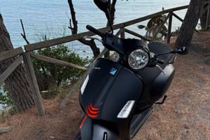 Piaggio Vespa 300 GTS - 2024