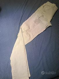 Pantalone elasticizzato con strappi