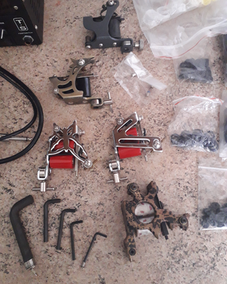 Tattoo kit per tatuaggi