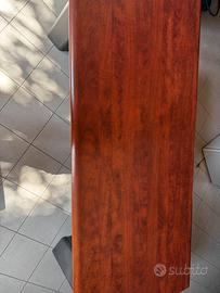 Scrivania da ufficio con cassettiera