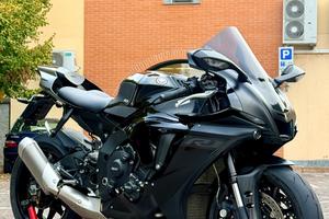 YAMAHA YZF R1 TOTAL BLACK FINANZIABILE