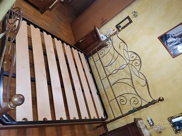 Struttura letto matrimoniale in ferro battuto