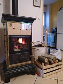 Stufa a legna in maiolica con ventilazione