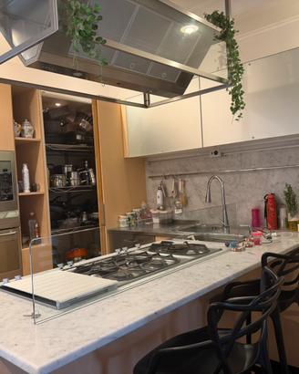 Cucina Boffi originale con isola in marmo
