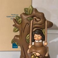 bimba su altalena thun