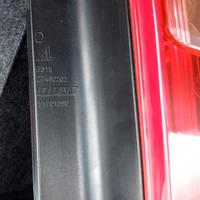 fanale posteriore Dx completo di portalampada. 